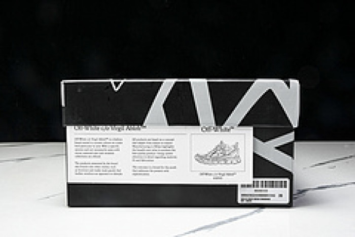 Off-White c/o Virgil Abloh