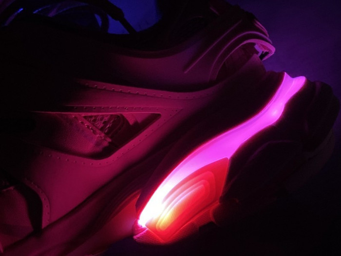 Ba*len*cia*ga track led trainers 3.0 led ecbl911661c