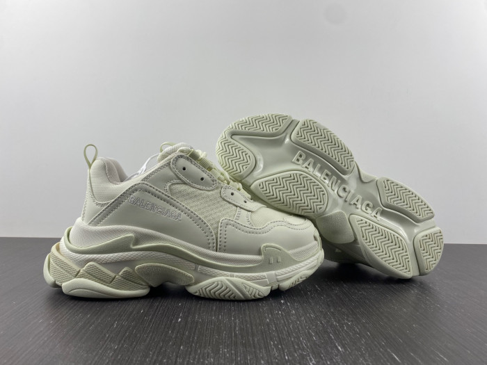 Ba*len*cia*ga triple s sneaker w2cr5 9001
