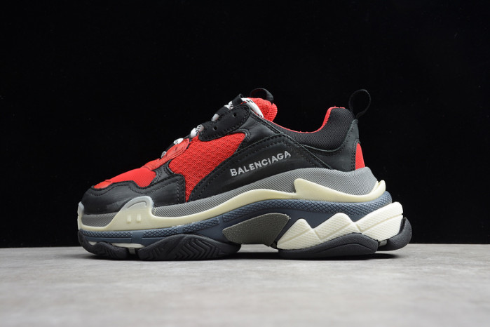 Ba*len*cia*ga triple s w09o5 9032