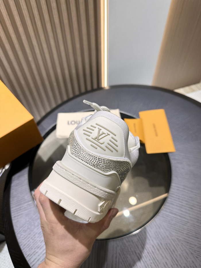 l0vt maxx sneakers