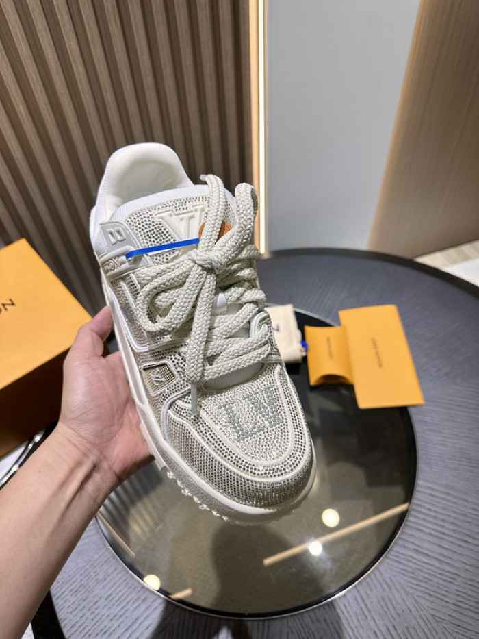 l0vt maxx sneakers