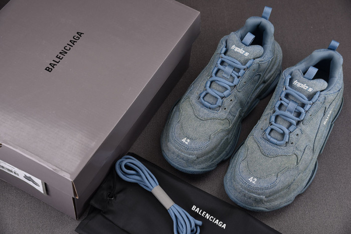 Ba*len*cia*ga triple s sneaker
