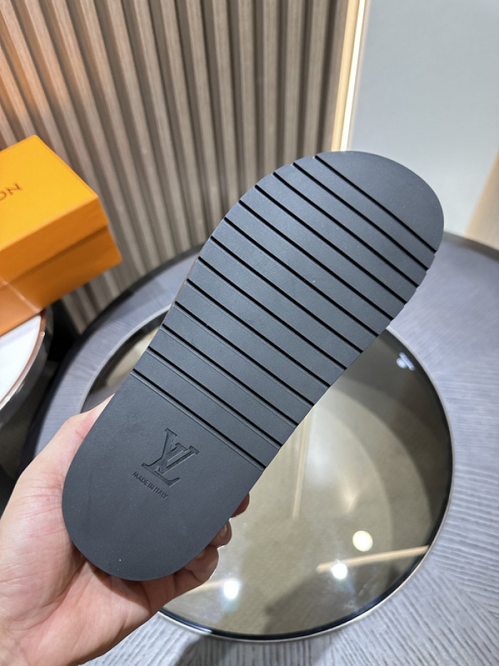 l0vt sneakers