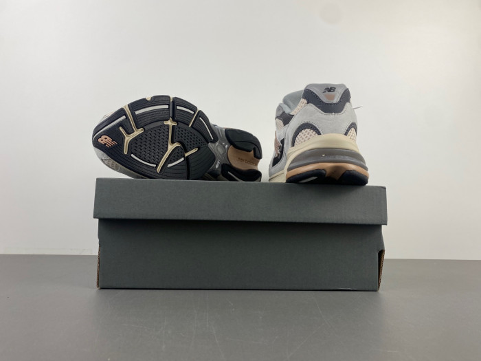 New Balance M2010GRY