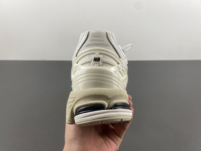 New Balance M1906RWW