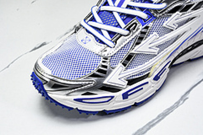 Off-White c/o Virgil Abloh