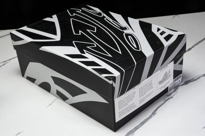 Off-White c/o Virgil Abloh