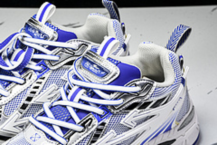 Off-White c/o Virgil Abloh