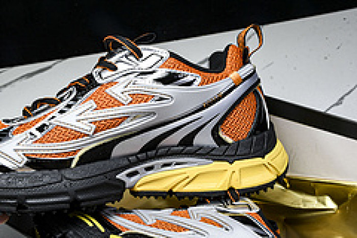 Off-White c/o Virgil Abloh