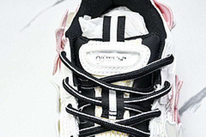 Off-White c/o Virgil Abloh