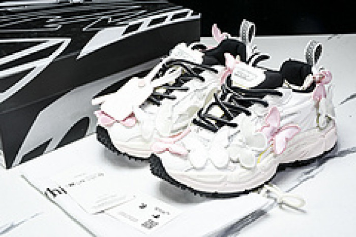 Off-White c/o Virgil Abloh