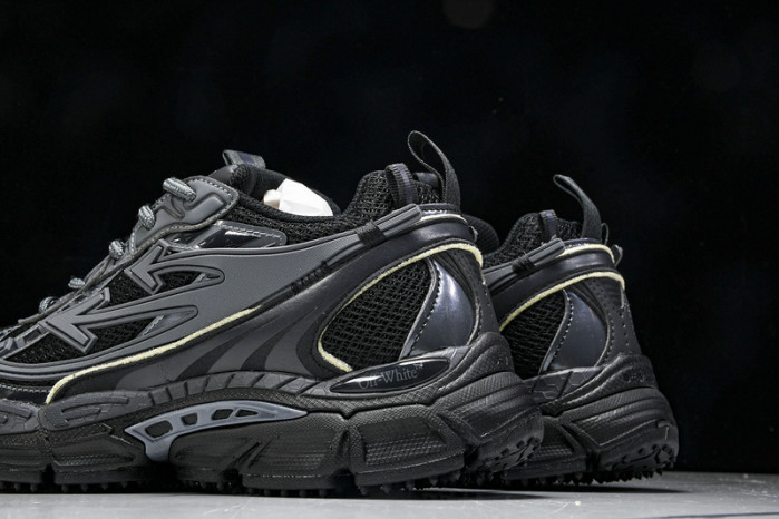 Off-White c/o Virgil Abloh