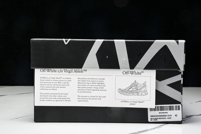 Off-White c/o Virgil Abloh