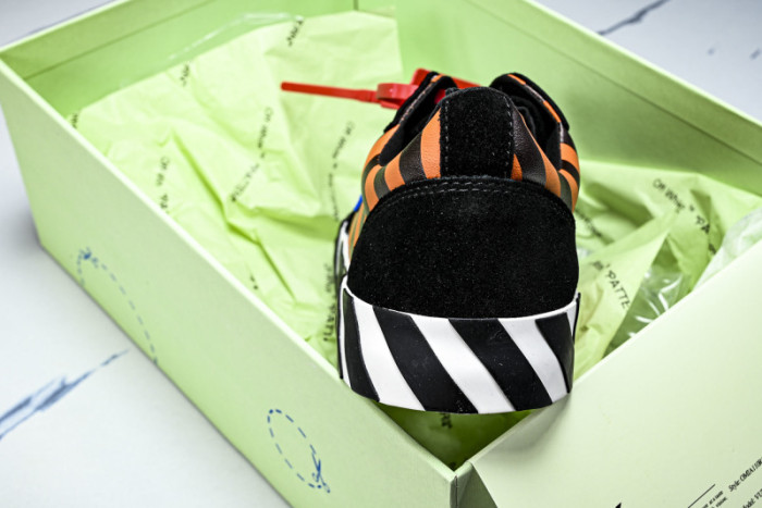 Off-White c/o Virgil Abloh