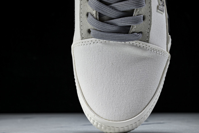 Off-White c/o Virgil Abloh