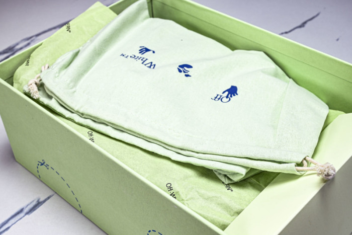 Off-White c/o Virgil Abloh