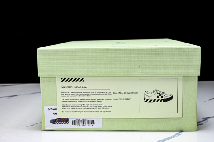 Off-White c/o Virgil Abloh