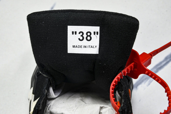 Off-White c/o Virgil Abloh