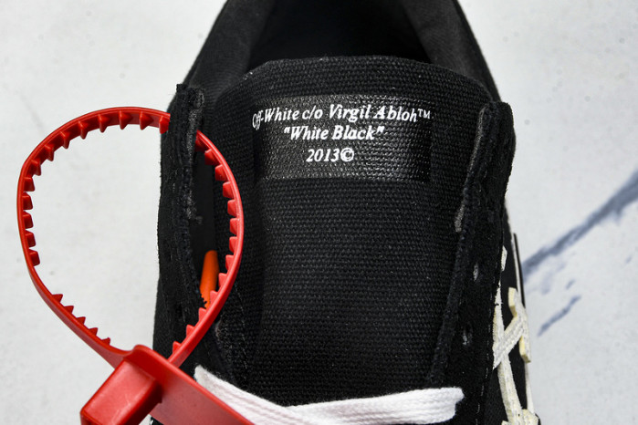 Off-White c/o Virgil Abloh