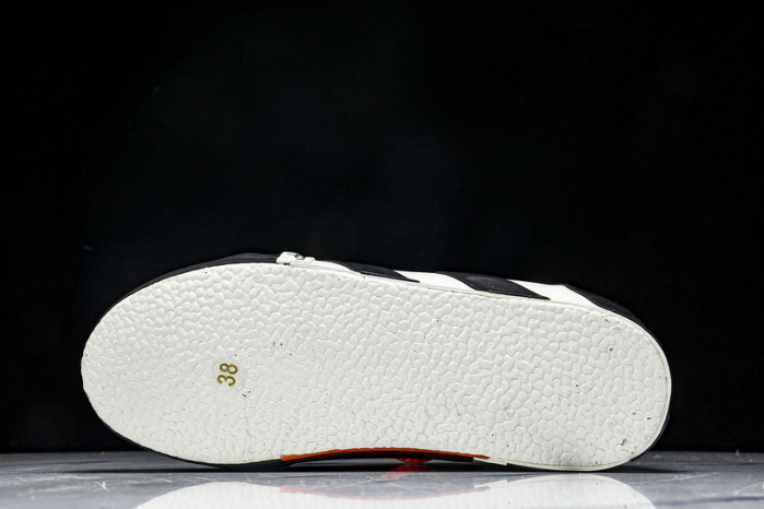 Off-White c/o Virgil Abloh