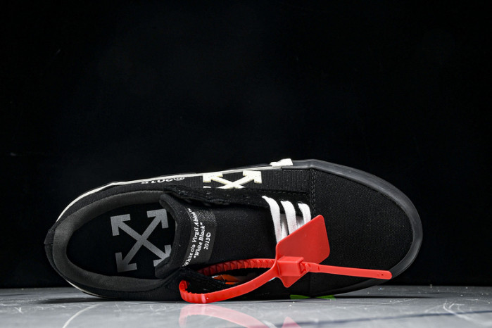 Off-White c/o Virgil Abloh