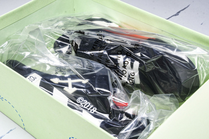 Off-White c/o Virgil Abloh