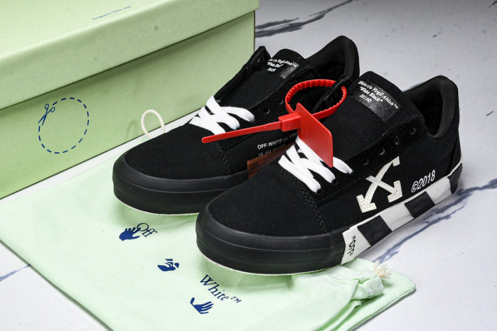 Off-White c/o Virgil Abloh