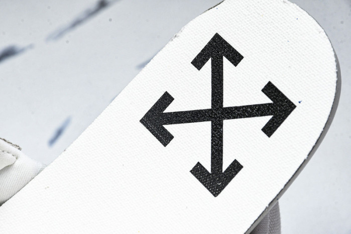 Off-White c/o Virgil Abloh