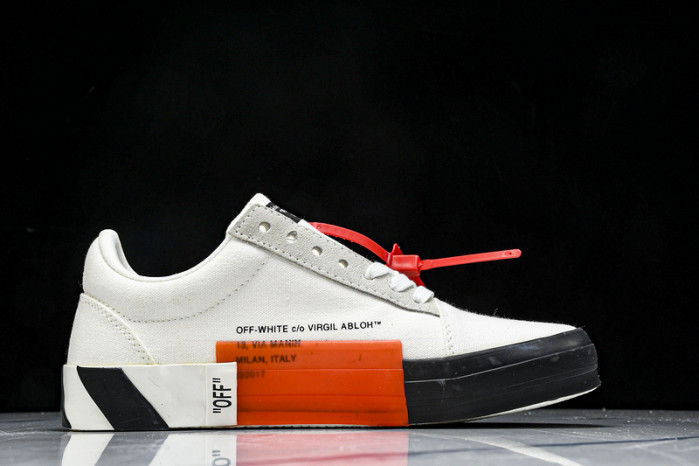 Off-White c/o Virgil Abloh