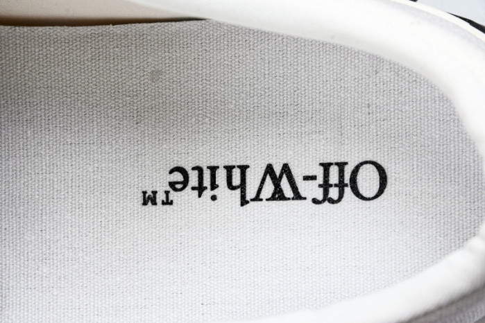 Off-White c/o Virgil Abloh