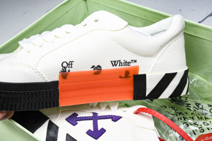 Off-White c/o Virgil Abloh