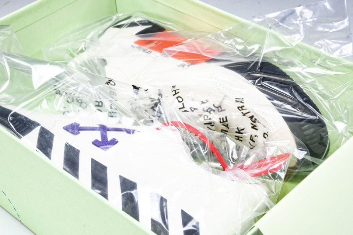 Off-White c/o Virgil Abloh