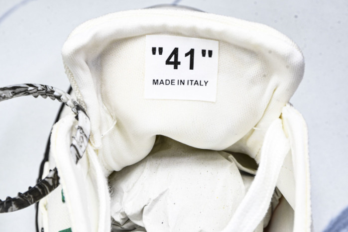 Off-White c/o Virgil Abloh