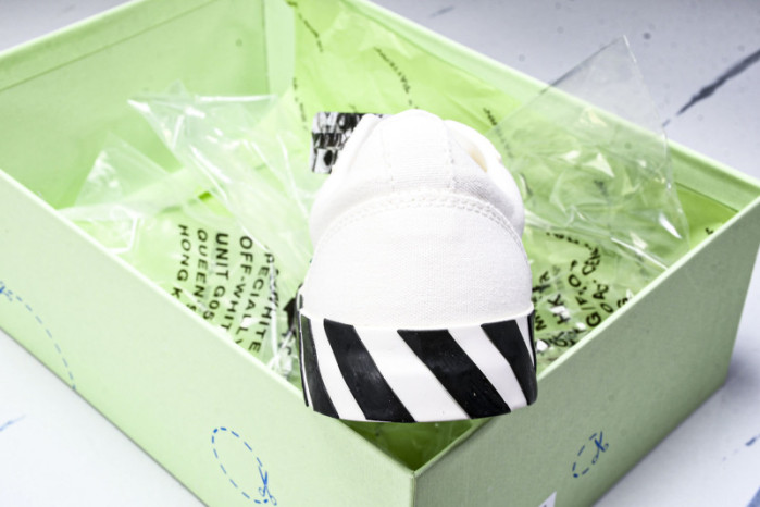 Off-White c/o Virgil Abloh