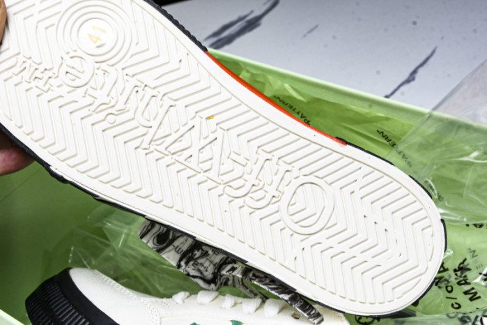 Off-White c/o Virgil Abloh