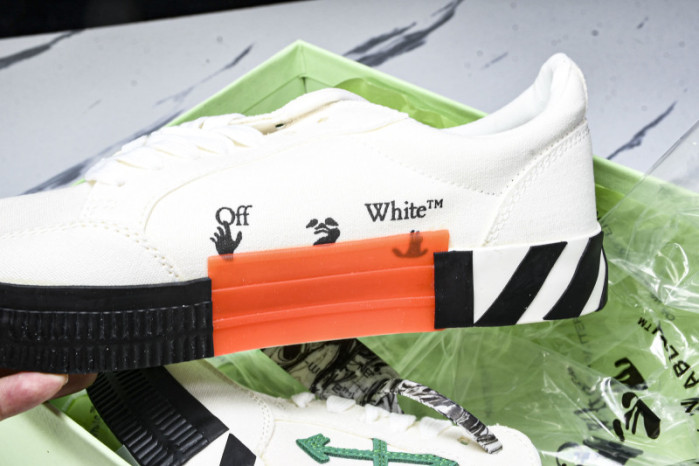 Off-White c/o Virgil Abloh