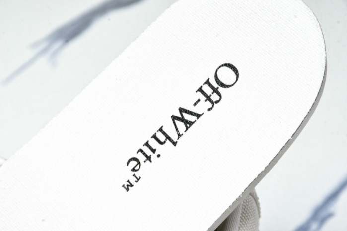 Off-White c/o Virgil Abloh