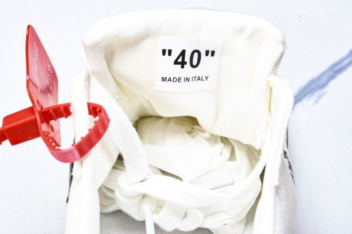 Off-White c/o Virgil Abloh