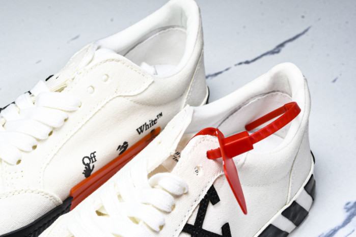 Off-White c/o Virgil Abloh