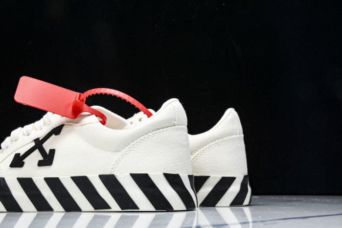 Off-White c/o Virgil Abloh