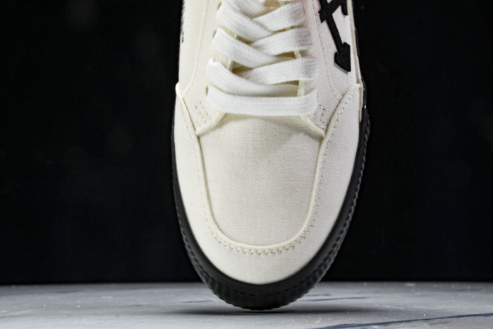 Off-White c/o Virgil Abloh