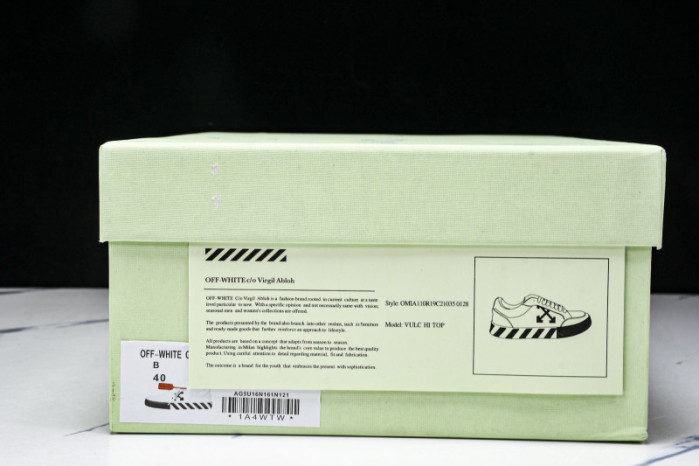 Off-White c/o Virgil Abloh