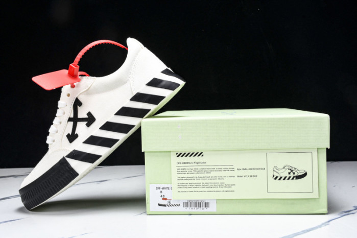 Off-White c/o Virgil Abloh