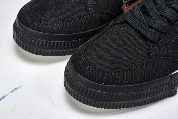 Off-White c/o Virgil Abloh