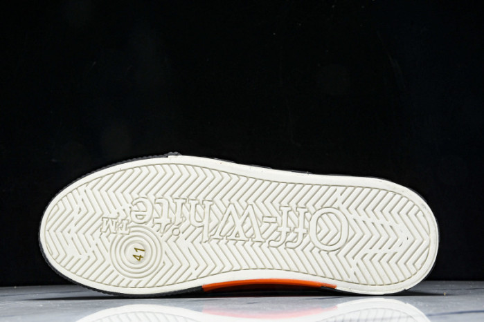 Off-White c/o Virgil Abloh