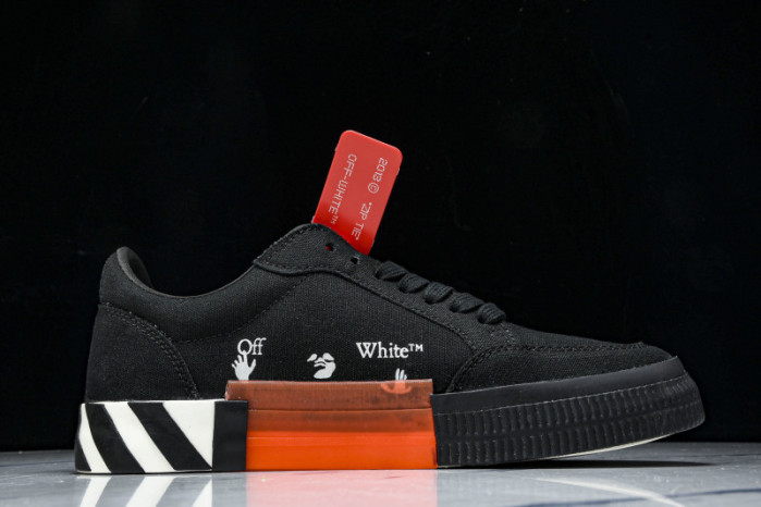 Off-White c/o Virgil Abloh