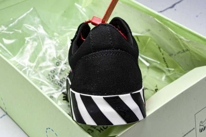 Off-White c/o Virgil Abloh