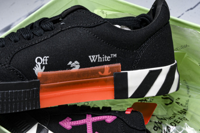 Off-White c/o Virgil Abloh
