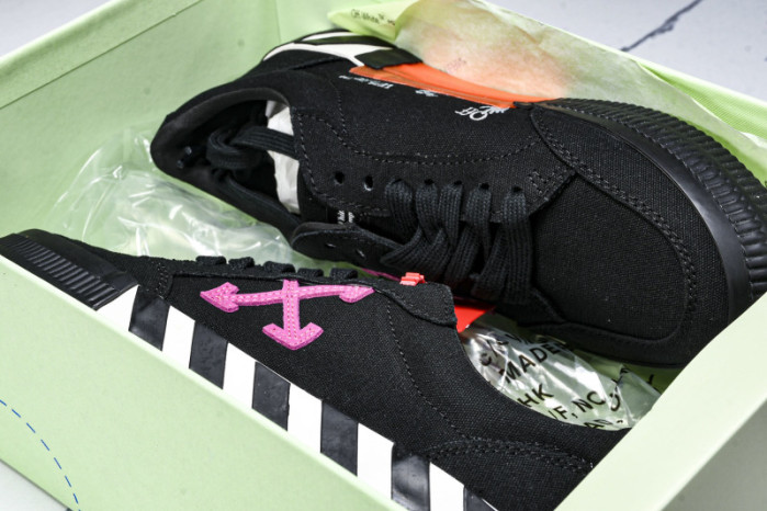 Off-White c/o Virgil Abloh